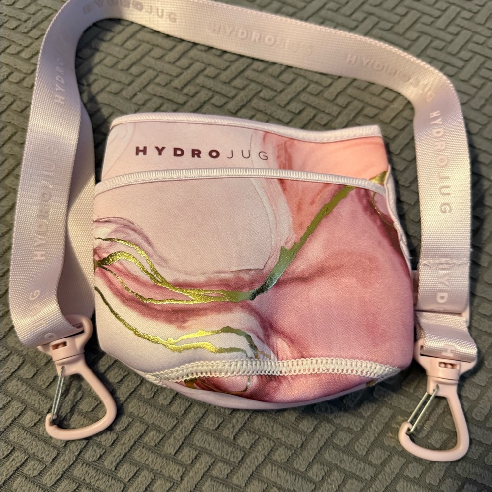 HydroJug Pink and Gold 32 oz sleeve